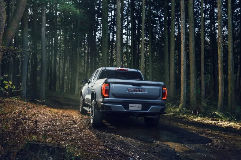 사진 8 GMC 캐니언 https://mobilityground.com/wp-content/uploads/2026/01/사진-5-GMC-캐니언.webp