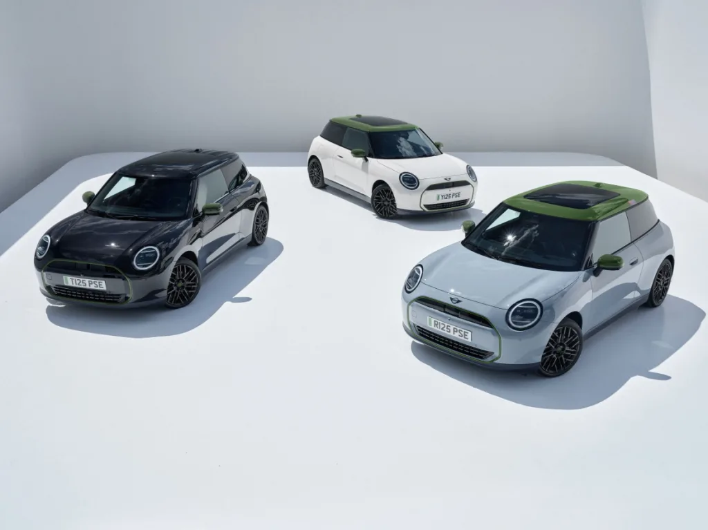 사진2 MINI 코리아 디 올 일렉트릭 MINI 쿠퍼 SE 폴 스미스 에디션 사전 예약 실시 https://mobilityground.com/wp-content/uploads/2026/01/사진1-MINI-코리아-디-올-일렉트릭-MINI-쿠퍼-SE-폴-스미스-에디션-사전-예약-실시.webp