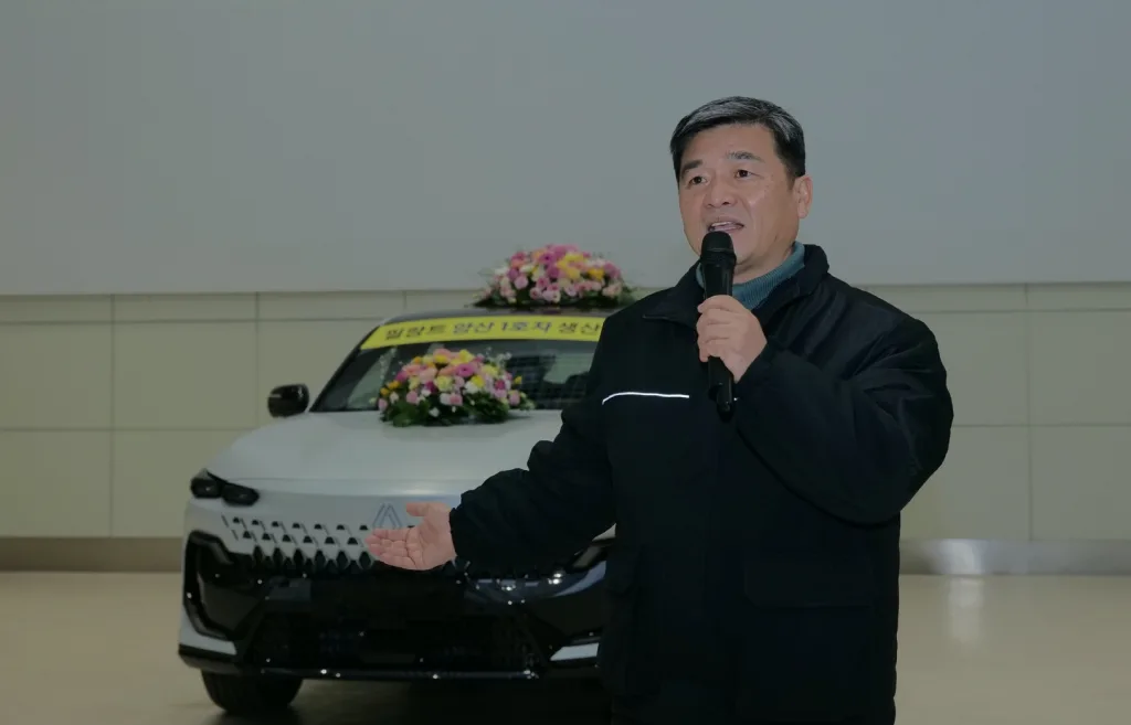 르노 필랑트 부산 공장 양산 시작, 1호차 생산, 2월부터 전시자 입고 1 사진2 르노 필랑트FILANTE 1호차 생산 기념 행사 현장 사진 https://mobilityground.com/wp-content/uploads/2026/01/사진2-르노-필랑트FILANTE-1호차-생산-기념-행사-현장-사진.webp