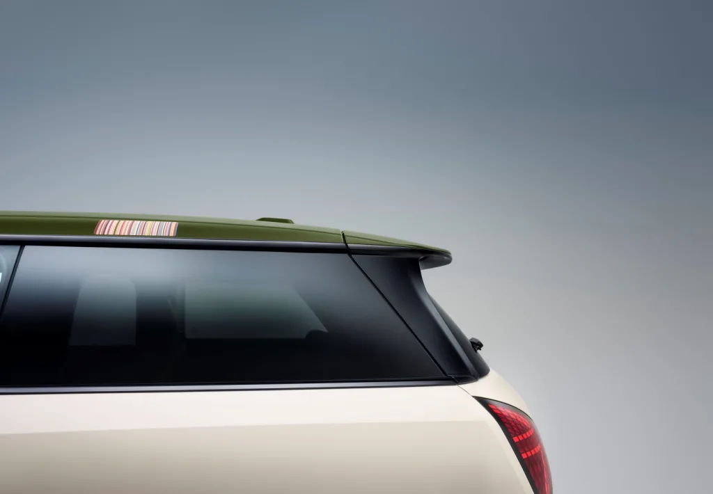 사진3 MINI 코리아 디 올 일렉트릭 MINI 쿠퍼 SE 폴 스미스 에디션 사전 예약 실시 https://mobilityground.com/wp-content/uploads/2026/01/사진1-MINI-코리아-디-올-일렉트릭-MINI-쿠퍼-SE-폴-스미스-에디션-사전-예약-실시.webp