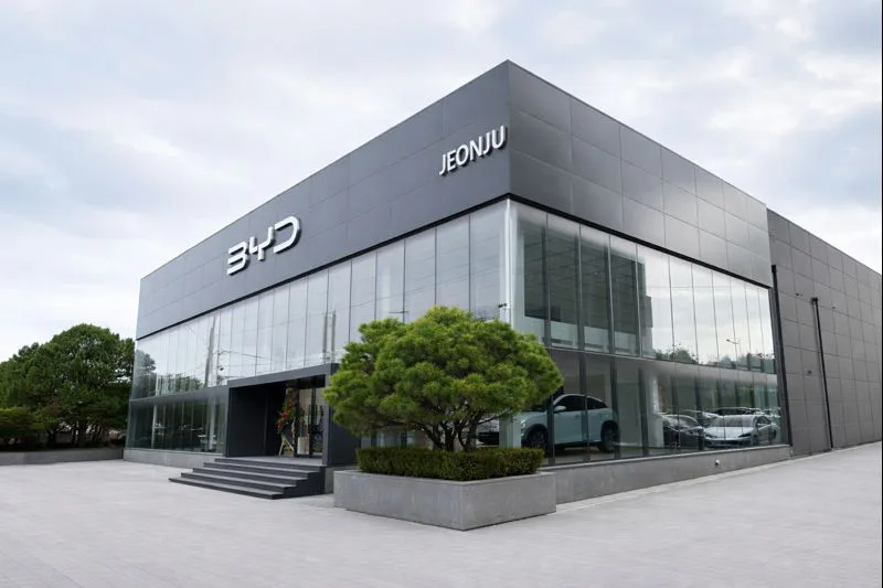 사진자료 BYD코리아 전북권 첫 BYD Auto 전시장 오픈 1 https://mobilityground.com/wp-content/uploads/2026/01/사진자료-BYD코리아-전북권-첫-BYD-Auto-전시장-오픈-1.webp
