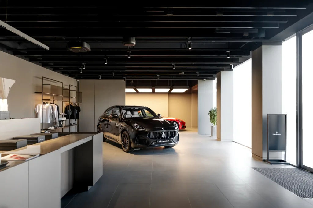 마세라티 판교 전시장 오픈! 그레칼레 2월 출고 고객 10명 특별 혜택 2 사진자료2 마세라티 판교 전시장 https://mobilityground.com/wp-content/uploads/2026/01/사진자료1-마세라티-판교-전시장-및-서비스센터-전경.webp