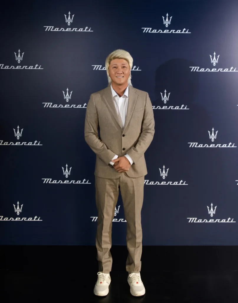 마세라티 GT2 스트라달레 출시 기념 VIP 행사, 안성재·신혜선 참석 2 사진자료5 마세라티 GT2 스트라달레 국내 출시 기념 VIP 고객 행사에 참석한 프로골퍼 허인회 선수 https://mobilityground.com/wp-content/uploads/2026/01/사진자료3-마세라티-GT2-스트라달레-국내-출시-기념-VIP-고객-행사에-참석한-배우-신혜선.webp