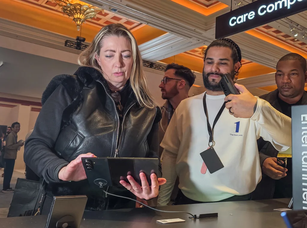 삼성전자 갤럭시 Z 트라이폴드 씨넷 CES 2026 최고의 제품으로 선정1 https://mobilityground.com/wp-content/uploads/2026/01/삼성전자-갤럭시-Z-트라이폴드-씨넷-CES-2026-최고의-제품으로-선정1.webp