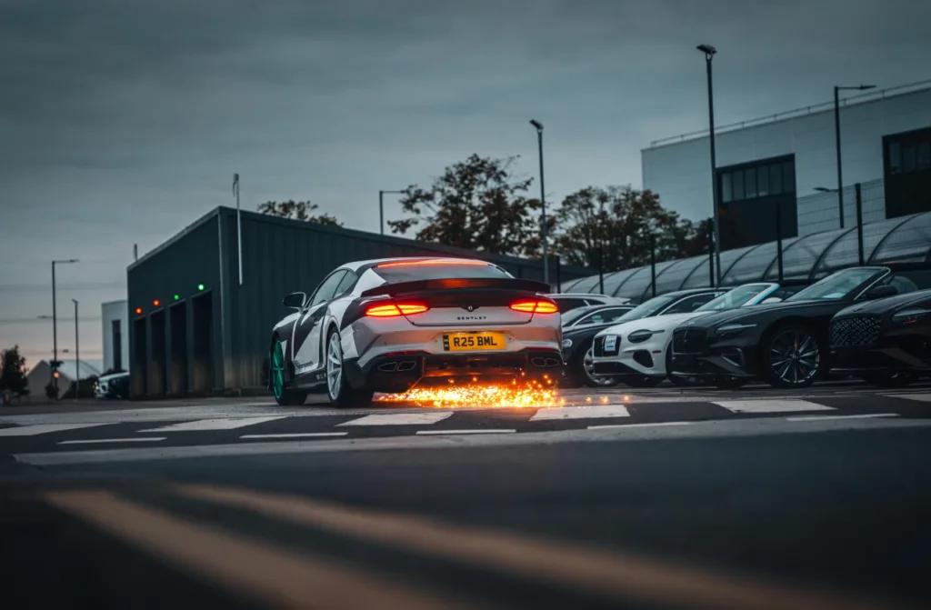 참고사진 벤틀리모터스 트래비스 파스트라나와 함께한 ‘Supersports FULL SEND 브랜드 필름 공개 7 https://mobilityground.com/wp-content/uploads/2026/01/참고사진_벤틀리모터스-트래비스-파스트라나와-함께한-‘Supersports-FULL-SEND-브랜드-필름-공개-8.webp