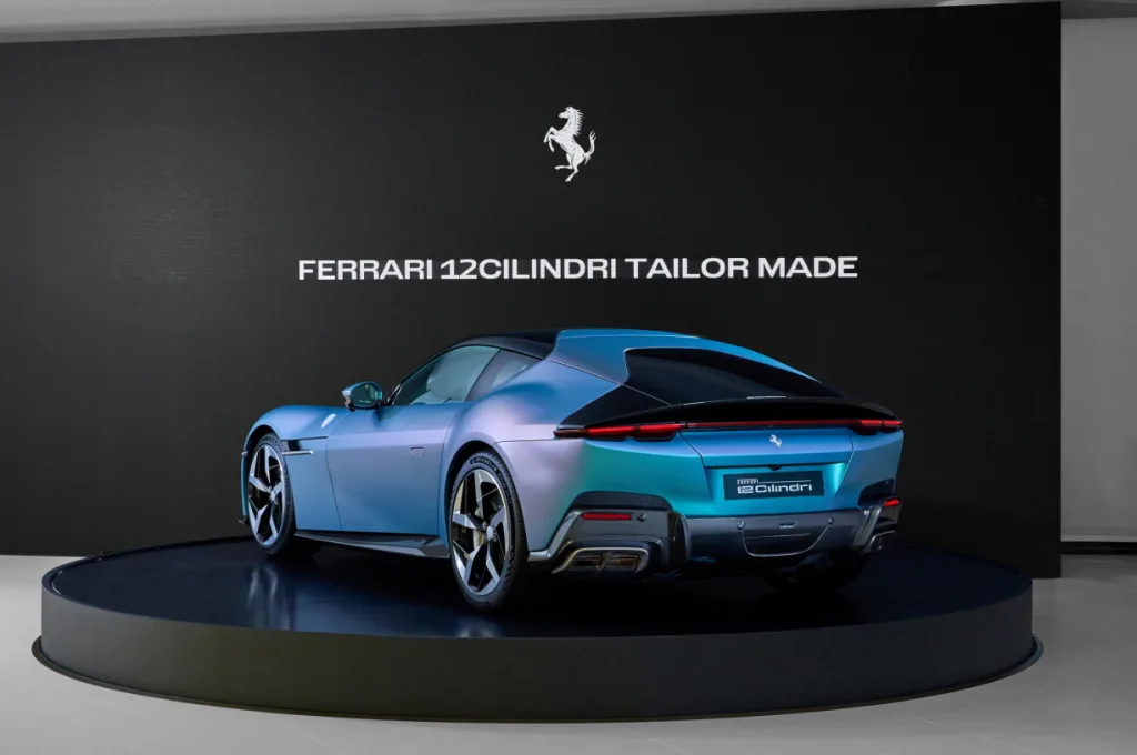 페라리 12칠린드리 테일러메이드 한국 단독 공개, 2년 걸려 완성 3 페라리 12칠린드리 테일러메이드 국내 공식 사진 4 https://mobilityground.com/wp-content/uploads/2026/01/페라리-12칠린드리-테일러메이드_국내-공식-사진_2.webp
