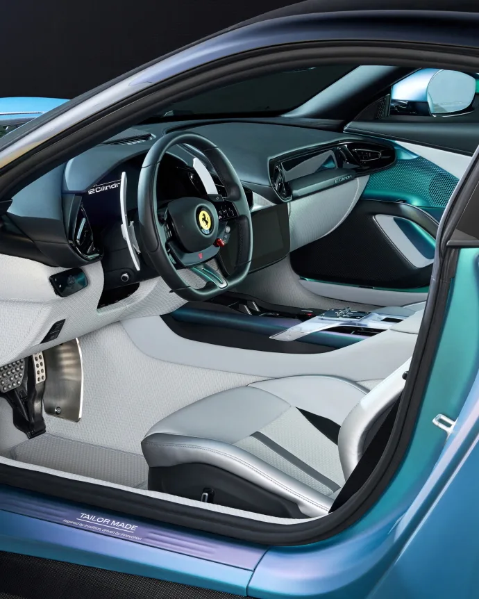 페라리 12칠린드리 테일러메이드 한국 단독 공개, 2년 걸려 완성 10 페라리 12칠린드리 테일러메이드 국내 공식 사진 6 https://mobilityground.com/wp-content/uploads/2026/01/페라리-12칠린드리-테일러메이드_국내-공식-사진_2.webp