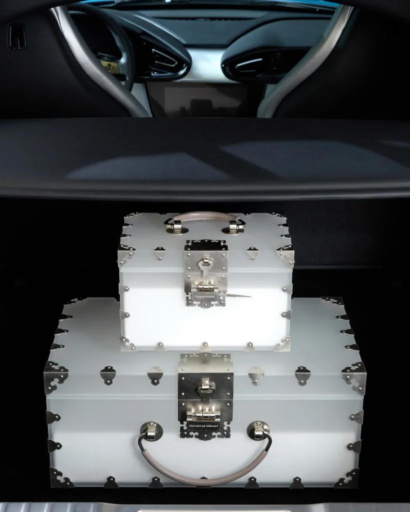 페라리 12칠린드리 테일러메이드 한국 단독 공개, 2년 걸려 완성 9 페라리 12칠린드리 테일러메이드 국내 공식 사진 8 https://mobilityground.com/wp-content/uploads/2026/01/페라리-12칠린드리-테일러메이드_국내-공식-사진_2.webp