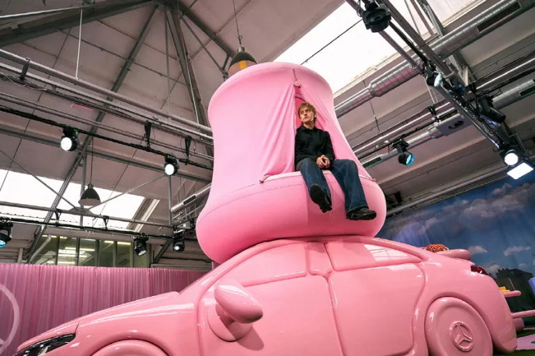 메르세데스-벤츠 CLA, Designer Gustaf Westman transforms all-new Mercedes-Benz CLA into one of his chunky art pieces for second ‘Class of Creators’ debut