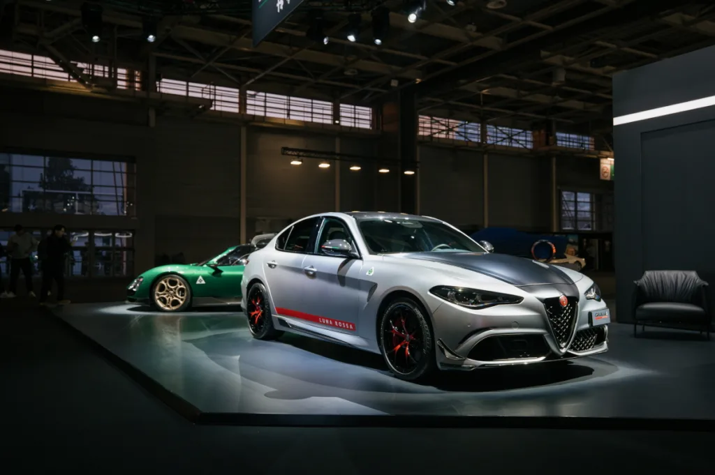 알파로메오 마세라티 보테가푸오리세리에, BOTTEGAFUORISERIE shines at Ultimate Supercar Garage with Alfa Romeo and Maserati