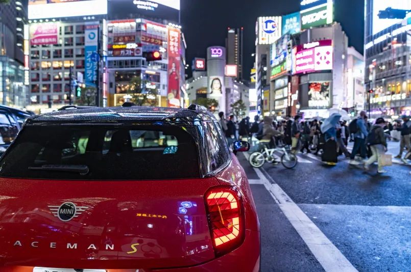 MINI Aceman SE enjoyed Tokyo with 384km range 3 P90626173 highRes https://mobilityground.com/wp-content/uploads/2026/02/P90626190-highRes.webp