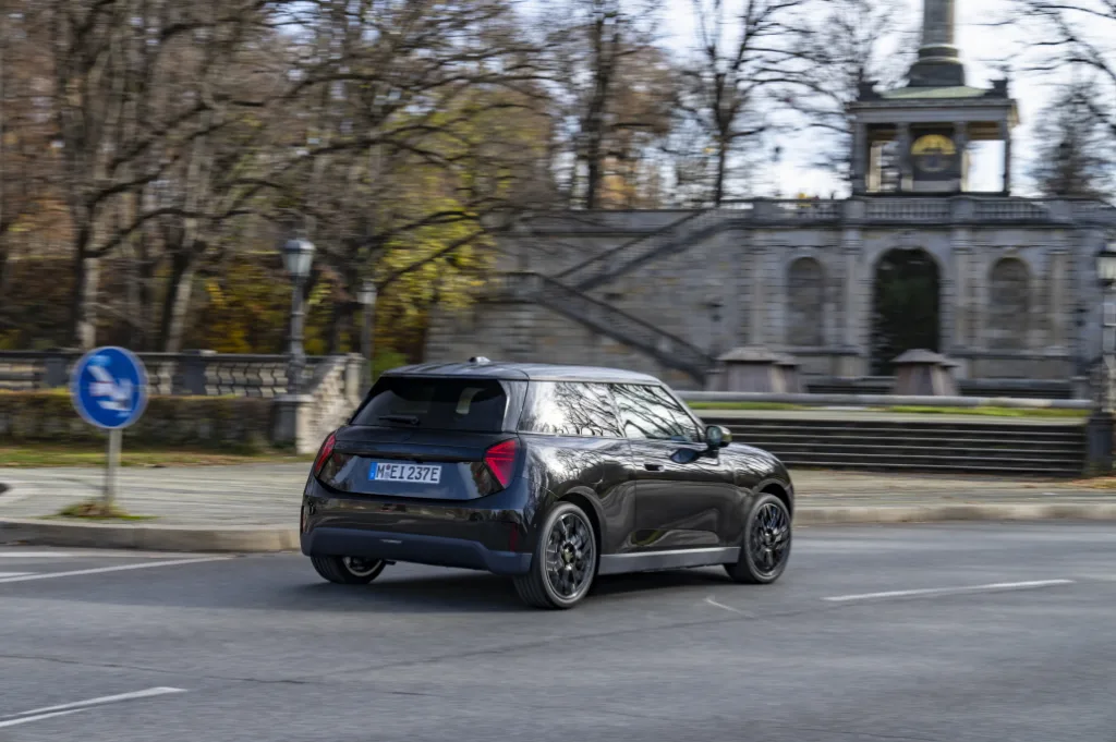 MINI Paul Smith Edition, What's 'Classic with a Twist' Design? 3 P90628205 highRes https://mobilityground.com/wp-content/uploads/2026/02/P90628210-highRes.webp