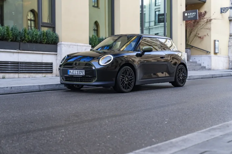 MINI 폴스미스 에디션, British creativity meets MINI charm: The MINI Paul Smith Edition - from the runway to the roads.