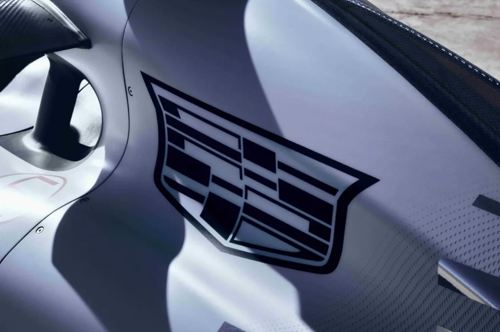 사진 4 캐딜락 F1팀 첫 번째 리버리 디테일 https://mobilityground.com/wp-content/uploads/2026/02/사진-1-캐딜락-F1팀-첫-번째-리버리.webp