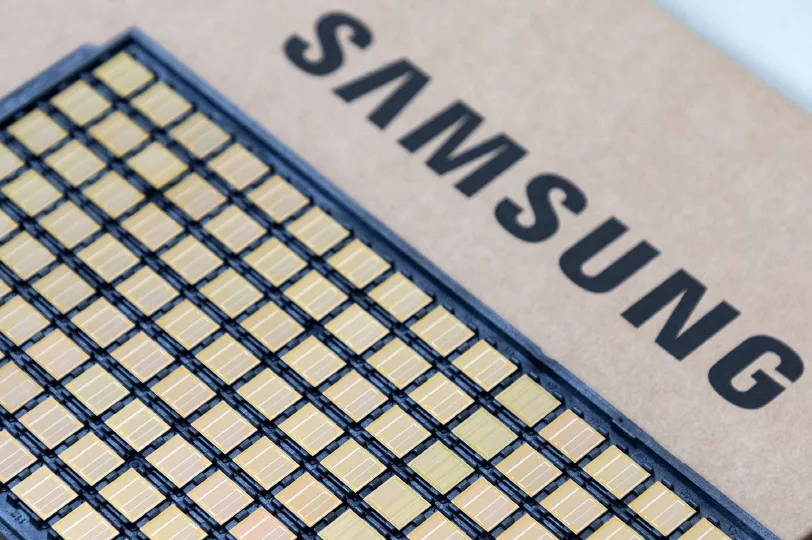 삼성전자 HBM4 제품 사진, Samsung Ships Industry-First Commercial HBM4 With Ultimate Performance for AI Computing
