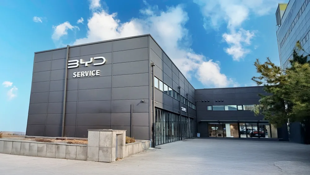 사진자료 BYD코리아 17번째 서비스 네트워크 전주 서비스센터 오픈… 연말 26개 네트워크 확충 목표 https://mobilityground.com/wp-content/uploads/2026/02/사진자료-BYD코리아-17번째-서비스-네트워크-전주-서비스센터-오픈…-연말-26개-네트워크-확충-목표.webp