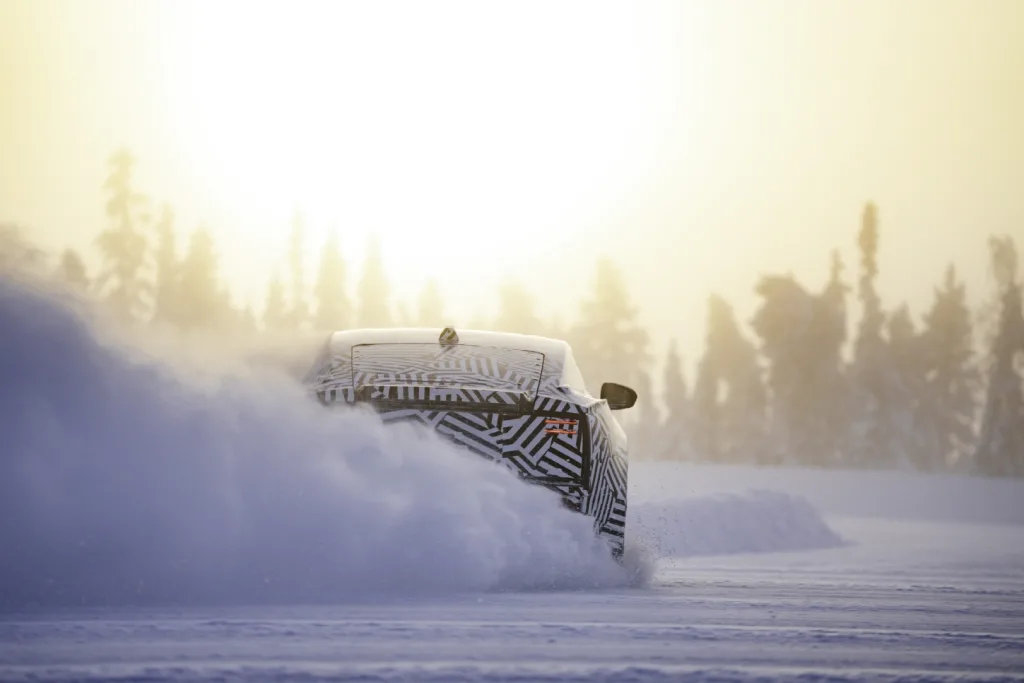 사진자료 재규어 럭셔리 GT 겨울 혹한기 테스트 돌입 4 https://mobilityground.com/wp-content/uploads/2026/02/사진자료-재규어-럭셔리-GT-겨울-혹한기-테스트-돌입-2.webp