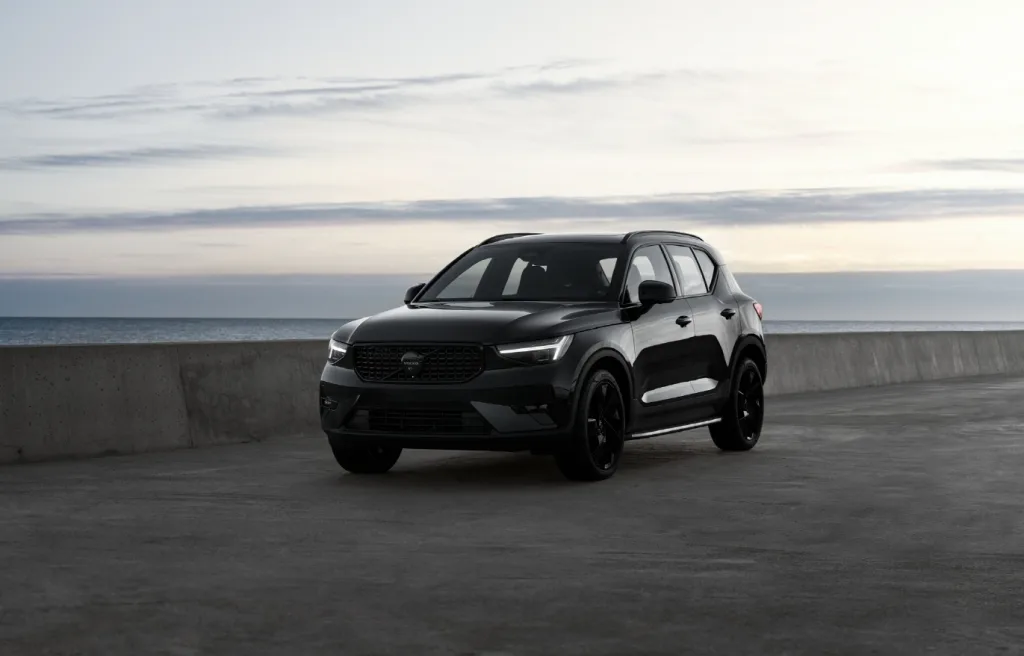 사진자료1 볼보 XC40 블랙 에디션 https://mobilityground.com/wp-content/uploads/2026/02/사진자료1_볼보-XC40-블랙-에디션.webp