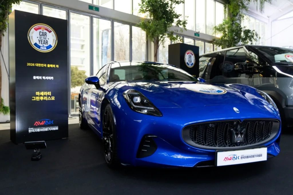 사진자료2 한국자동차전문기자협회AWAK 2026 올해의 럭셔리카를 수상한 마세라티 그란투리스모GrauTurismo https://mobilityground.com/wp-content/uploads/2026/02/사진자료1-마세라티-그란투리스모GrauTurismo-라인업.webp