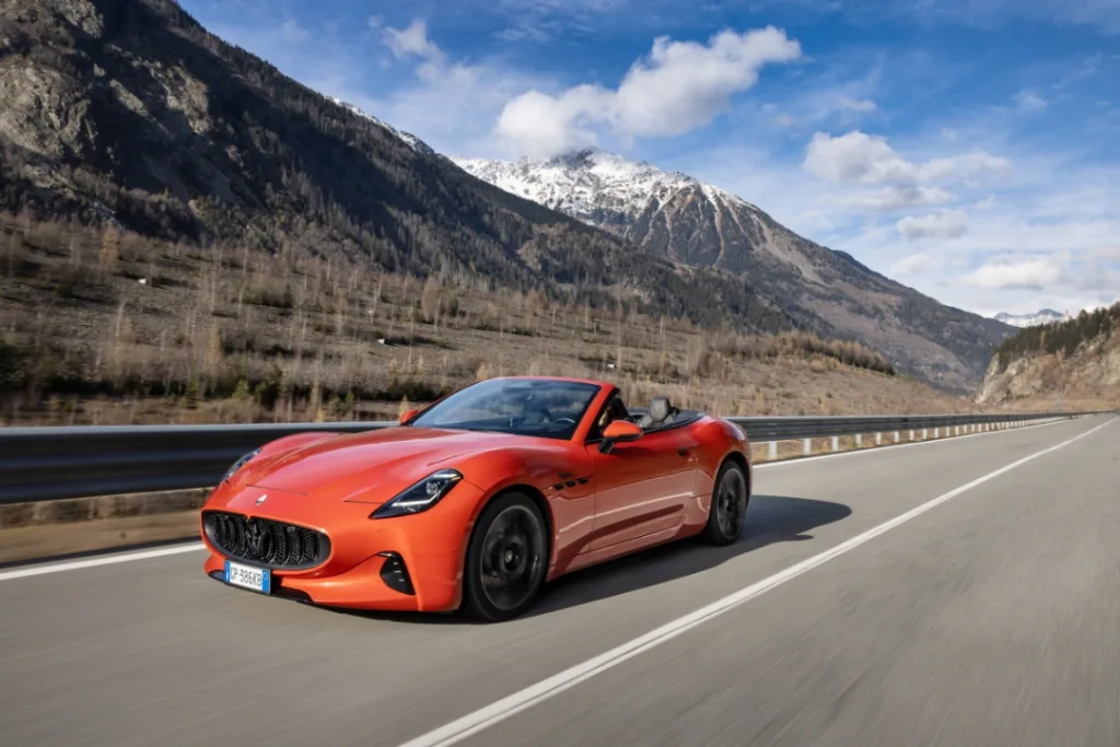 사진자료3 마세라티 그란카브리오GranCabrio https://mobilityground.com/wp-content/uploads/2026/02/사진자료1-마세라티-그란투리스모GrauTurismo-라인업.webp