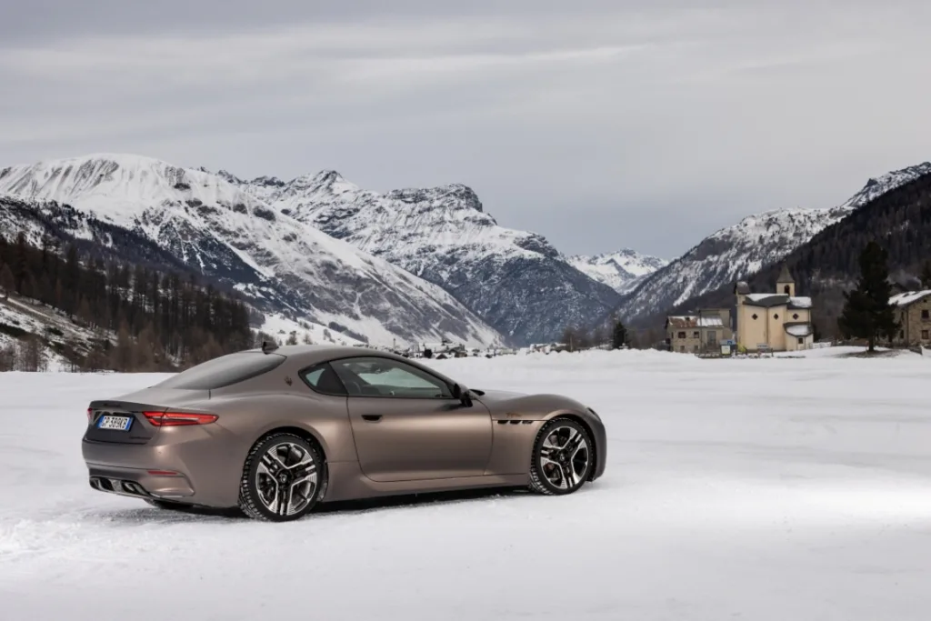 사진자료4 마세라티 그란투리스모GranTurismo https://mobilityground.com/wp-content/uploads/2026/02/사진자료1-마세라티-그란투리스모GrauTurismo-라인업.webp