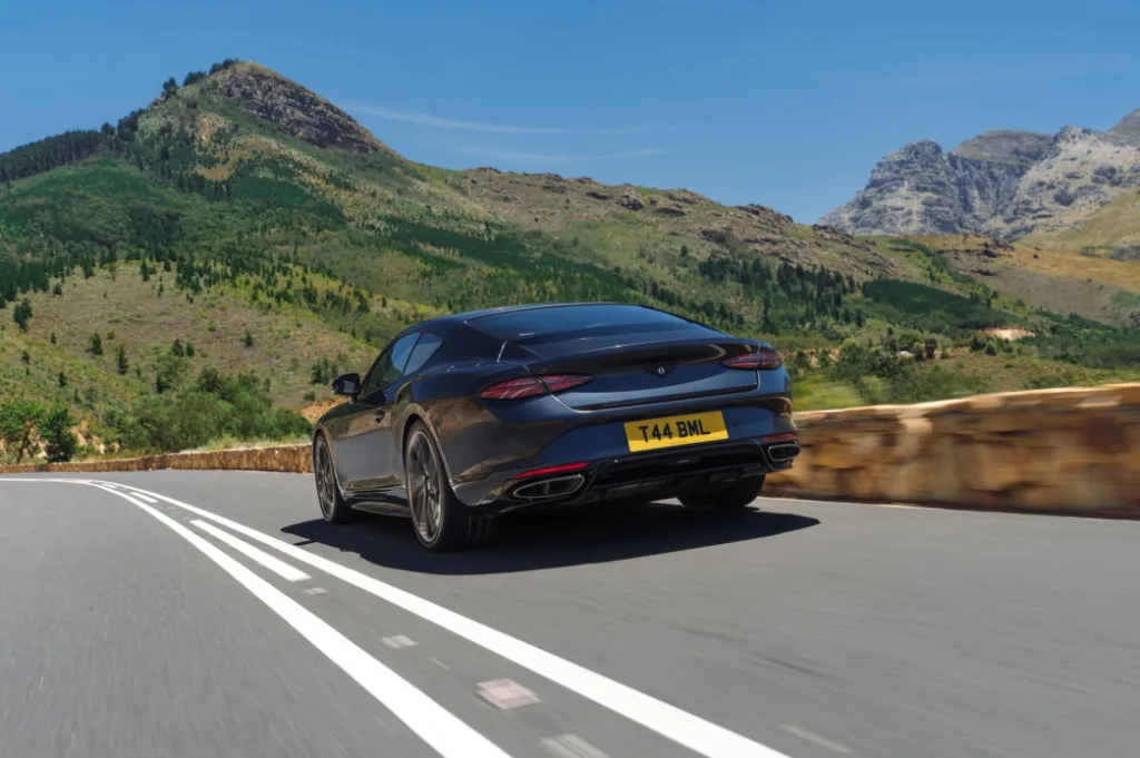 참고사진 벤틀리 더 뉴 컨티넨탈 GT S 3 https://mobilityground.com/wp-content/uploads/2026/02/참고사진_벤틀리-더-뉴-컨티넨탈-GT-S-4.webp