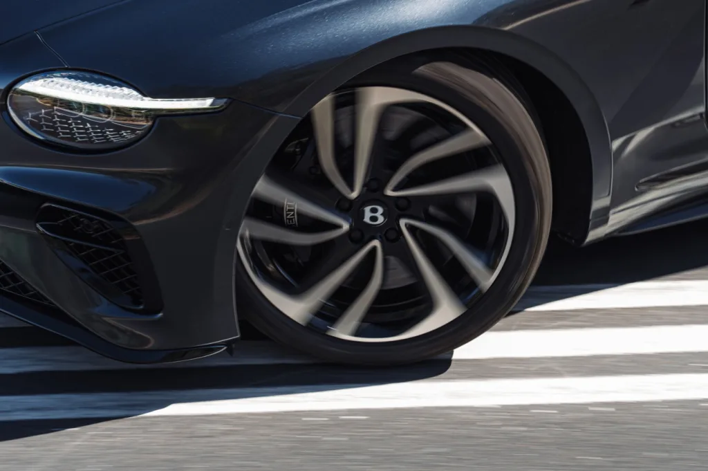 참고사진 벤틀리 더 뉴 컨티넨탈 GT S 10 스포크 알로이 휠 1 https://mobilityground.com/wp-content/uploads/2026/02/참고사진_벤틀리-더-뉴-컨티넨탈-GT-S-4.webp