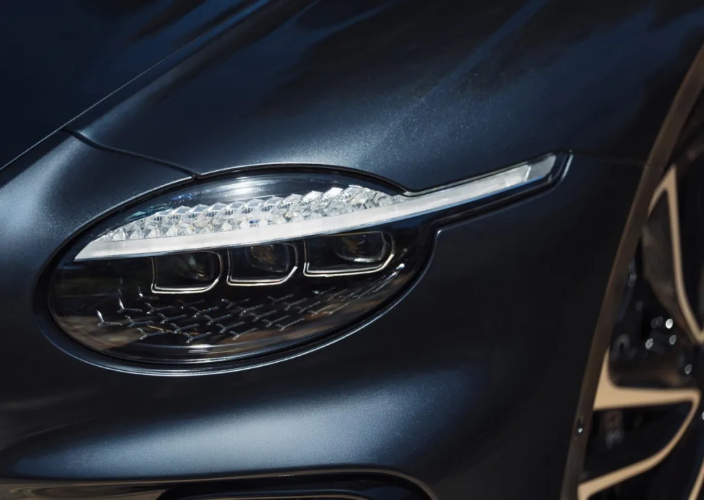 참고사진 벤틀리 더 뉴 컨티넨탈 GT S 다크 틴트 풀 LED 매트릭스 헤드램프 https://mobilityground.com/wp-content/uploads/2026/02/참고사진_벤틀리-더-뉴-컨티넨탈-GT-S-4.webp