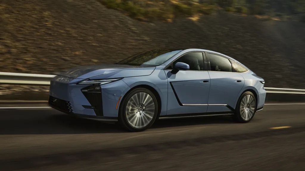 렉서스 ES350e, 렉서스 ES550e, 026 LEXUS ES LAUNCHES WITH BATTERY-ELECTRIC MODELS, NEW HYBRID COMING SOON