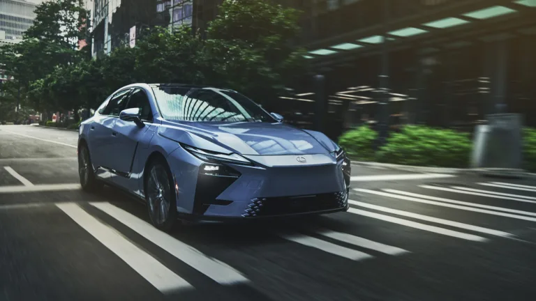 렉서스 ES350e, 렉서스 ES550e, 026 LEXUS ES LAUNCHES WITH BATTERY-ELECTRIC MODELS, NEW HYBRID COMING SOON