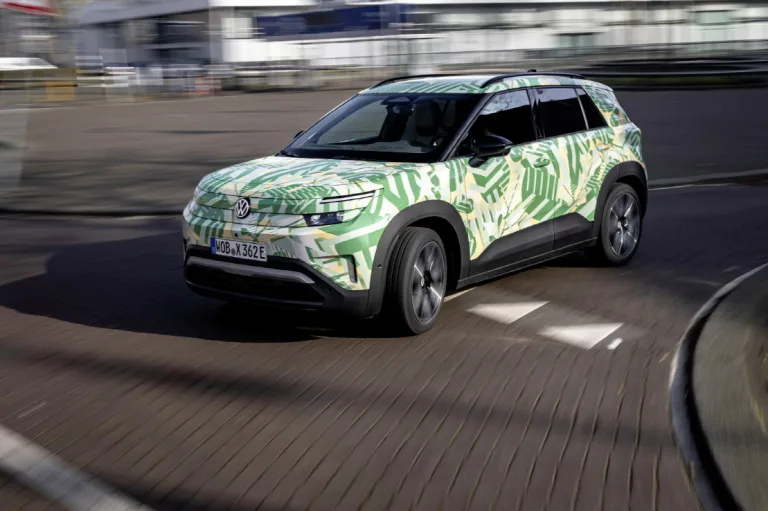 폭스바겐 ID. Cross, Preview of future electric compact SUV: the new ID. Cross on the streets of Amsterdam