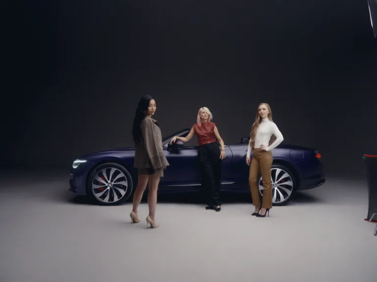 벤틀리 컨티넨탈 GT 뮬리너, Extraordinary Women compose their harmonious Bentley
