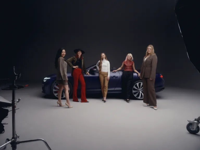 벤틀리 컨티넨탈 GT 뮬리너, Extraordinary Women compose their harmonious Bentley