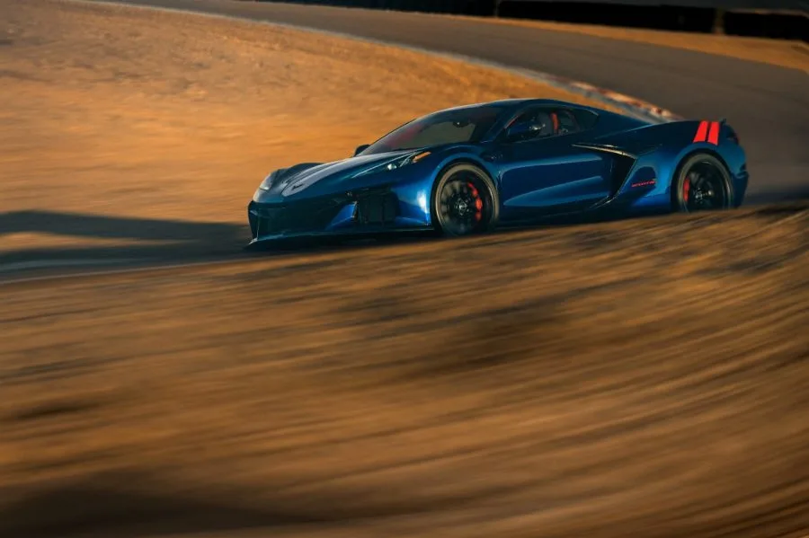 MY27 Chevrolet Corvette GS Side Profile Driving https://mobilityground.com/wp-content/uploads/2026/03/MY27_Chevrolet_Corvette_GSX_Front-3-4.webp