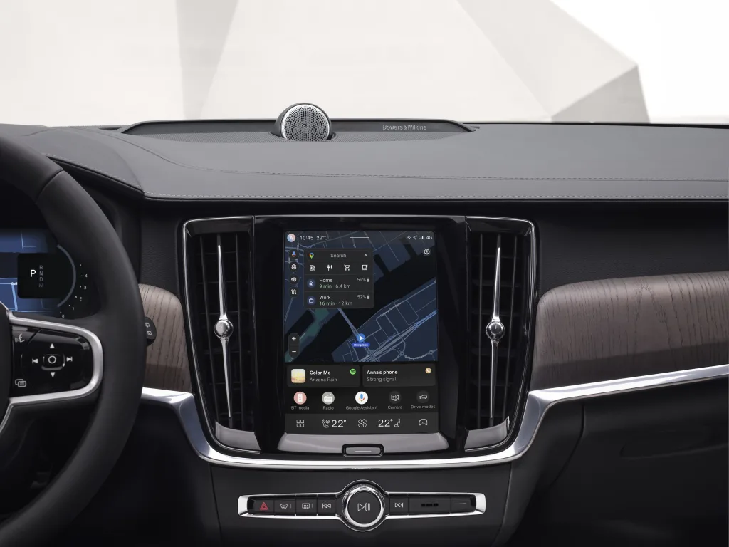 POM STUDIO V90CC 002 update https://mobilityground.com/wp-content/uploads/2026/03/사진자료1_Volvo-Car-UX-적용-모습.webp