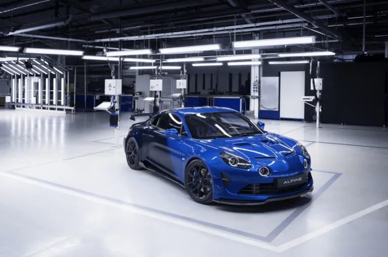 알핀 A110 R 울티메, Alpine A110 continues to win awards even as it enters final months of production