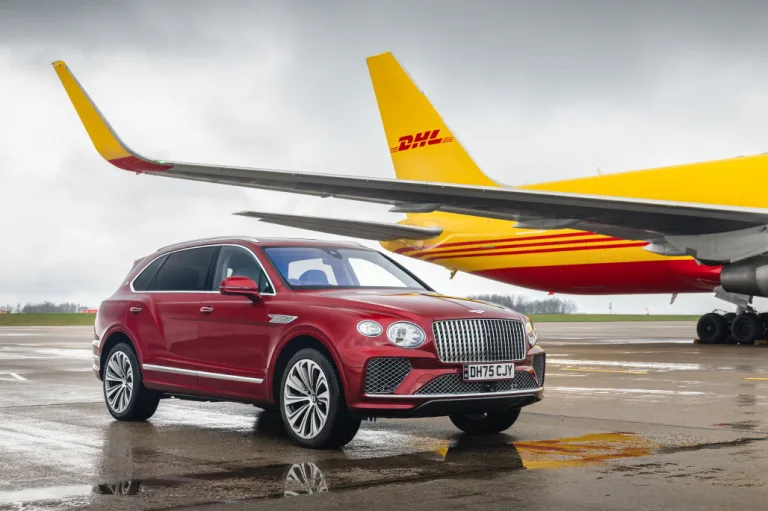 벤틀리, Bentley Motors leads the way by committing to the use of 100 per cent Sustainable Aviation Fuel for airfreight
