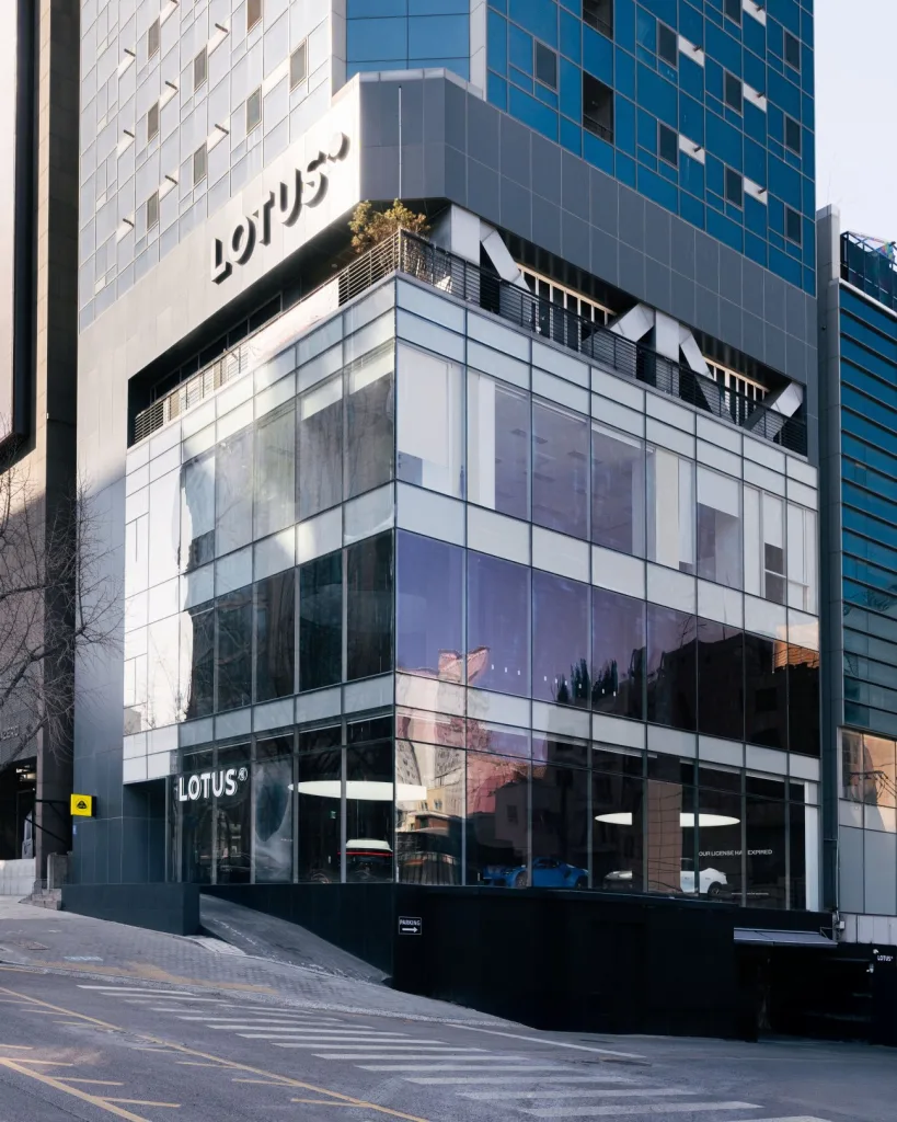 로터스 엘레트라·에미라 0%대 초저금리 프로모션 시작 2 로터스 플래그십 전시장 https://mobilityground.com/wp-content/uploads/2026/03/로터스-엘레트라.webp