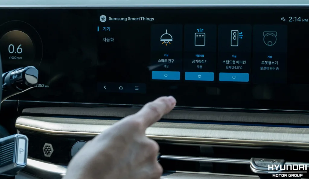 사진 1 차량의 인포테인먼트 시스템을 통해 카투홈 서비스를 이용하는 모습 https://mobilityground.com/wp-content/uploads/2026/03/사진-1-차량의-인포테인먼트-시스템을-통해-카투홈-서비스를-이용하는-모습.webp