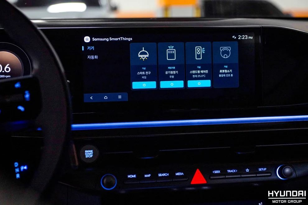 사진 2 카투홈 서비스를 통해 차량과 연동된 기기 https://mobilityground.com/wp-content/uploads/2026/03/사진-1-차량의-인포테인먼트-시스템을-통해-카투홈-서비스를-이용하는-모습.webp