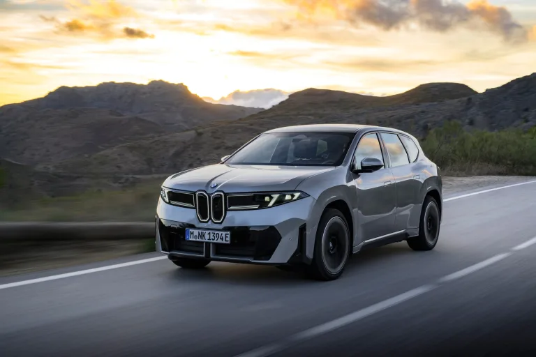 더 뉴 BMW iX3, 우수성 입증하며 전 세계 주요 자동차 어워즈 휩쓸어