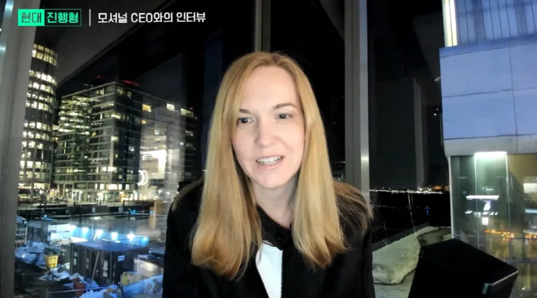 모셔널 CEO 로라 메이저가 인터뷰하는 모습