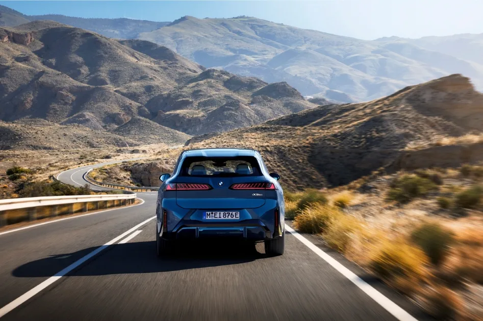더 뉴 BMW iX3 드디어 사전 예약, 궁금하면 BMW 차징 허브서 본다 5 사진3 BMW 코리아 차세대 순수 전기 SAV ‘더 뉴 BMW iX3 사전 예약 실시 https://mobilityground.com/wp-content/uploads/2026/03/사진5-BMW-코리아-차세대-순수-전기-SAV-‘더-뉴-BMW-iX3-사전-예약-실시.webp