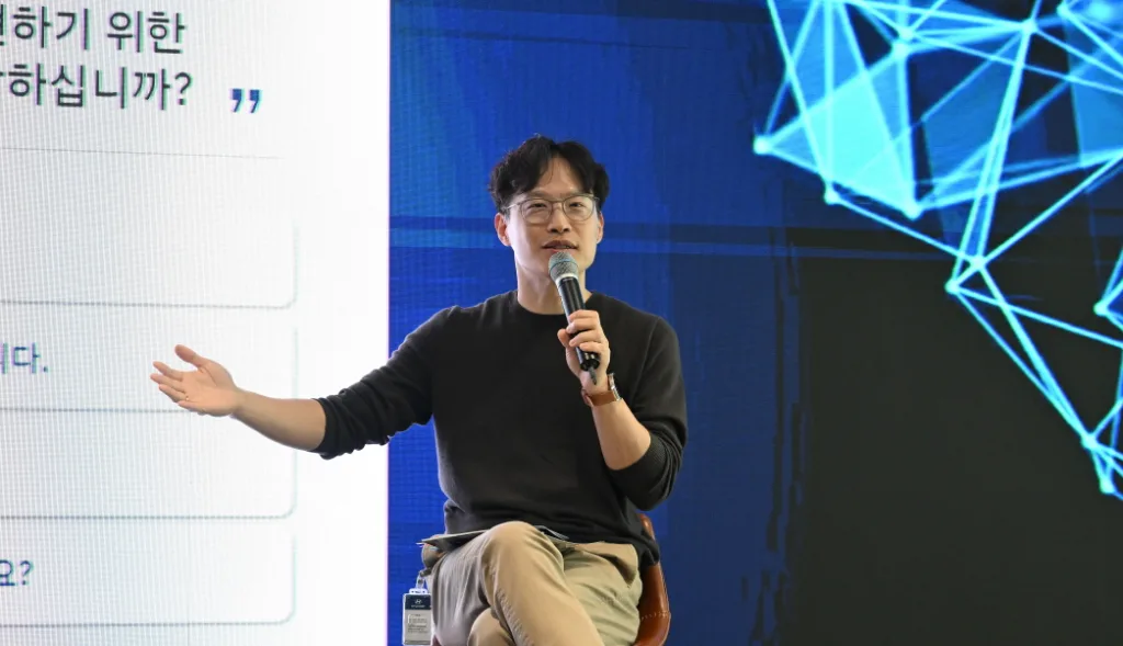현대차 AVP본부장 박민우 사장 "SDV 플랫폼 구축 임직원에 감사, 실행 조직 거듭나야" 2 사진4 AVP본부 타운홀 미팅에서 발표하는 박민우 사장 https://mobilityground.com/wp-content/uploads/2026/03/사진2-AVP본부-타운홀-미팅에서-발표하는-박민우-사장.webp
