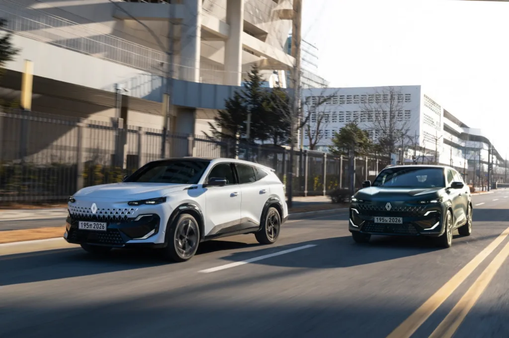 사진자료 르노 필랑트Renault FILANTE 주행 사진 https://mobilityground.com/wp-content/uploads/2026/03/사진자료-르노-필랑트Renault-FILANTE-e-Guide-영상-매뉴얼.webp