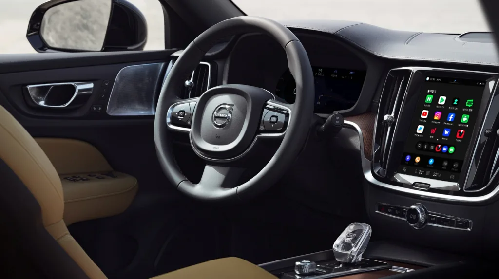 사진자료2 Volvo Car UX 적용 모습 https://mobilityground.com/wp-content/uploads/2026/03/사진자료1_Volvo-Car-UX-적용-모습.webp