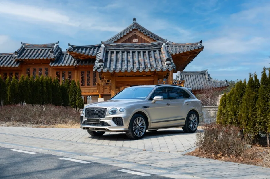 참고사진 벤틀리 더 뉴 벤테이가 스피드 1 https://mobilityground.com/wp-content/uploads/2026/03/참고사진_벤틀리-더-뉴-벤테이가-스피드-1.webp