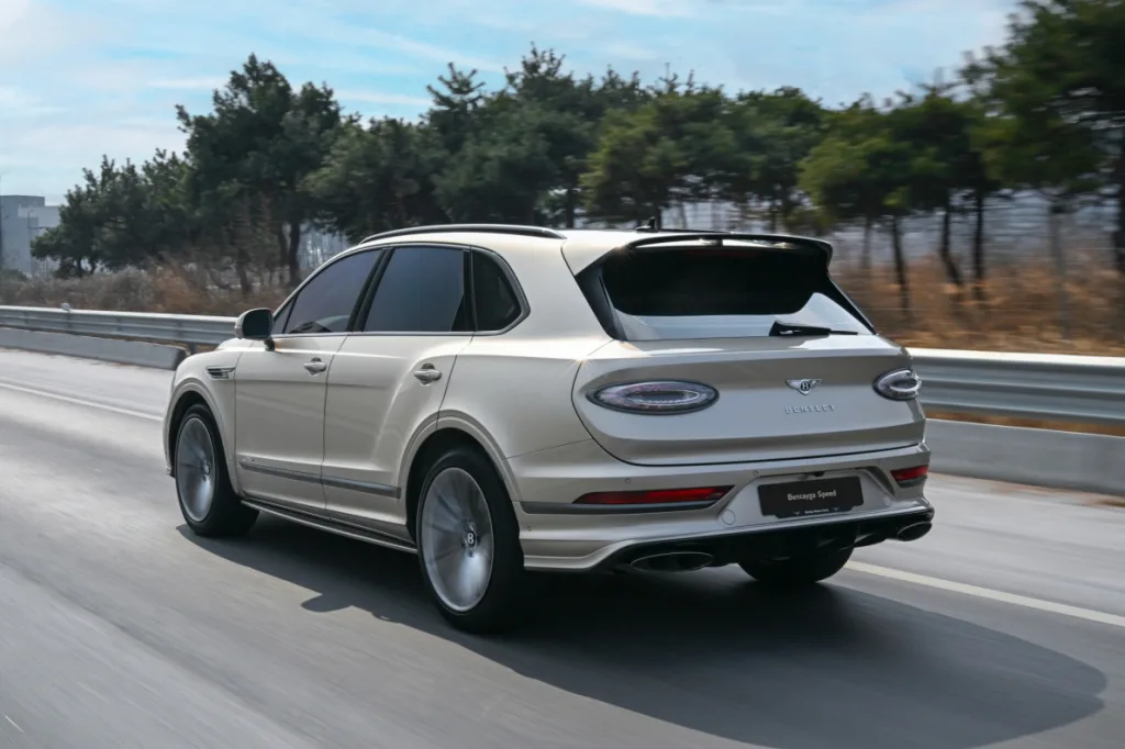 참고사진 벤틀리 더 뉴 벤테이가 스피드 6 https://mobilityground.com/wp-content/uploads/2026/03/참고사진_벤틀리-더-뉴-벤테이가-스피드-1.webp