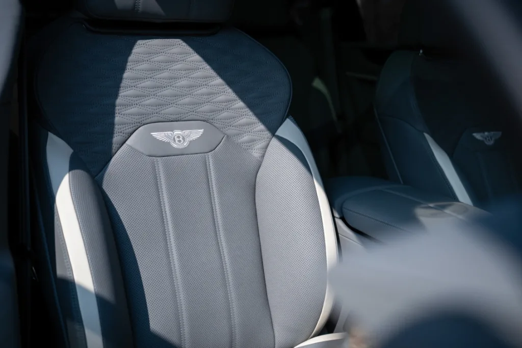참고사진 벤틀리 더 뉴 벤테이가 스피드 인테리어 4 https://mobilityground.com/wp-content/uploads/2026/03/참고사진_벤틀리-더-뉴-벤테이가-스피드-1.webp