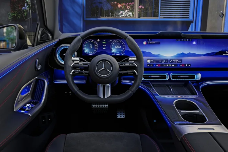 메르세데스-벤츠 C-클래스, A sanctuary in a class of its own: the interior of the all-new electric Mercedes-Benz C-Class